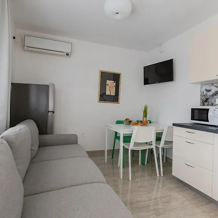 Lorena Apartman