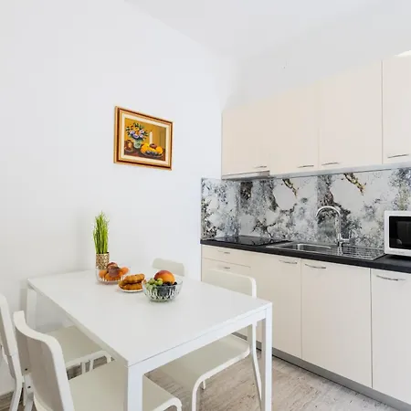 Apartman Lorena *