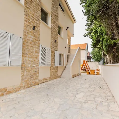 Lorena Appartement *